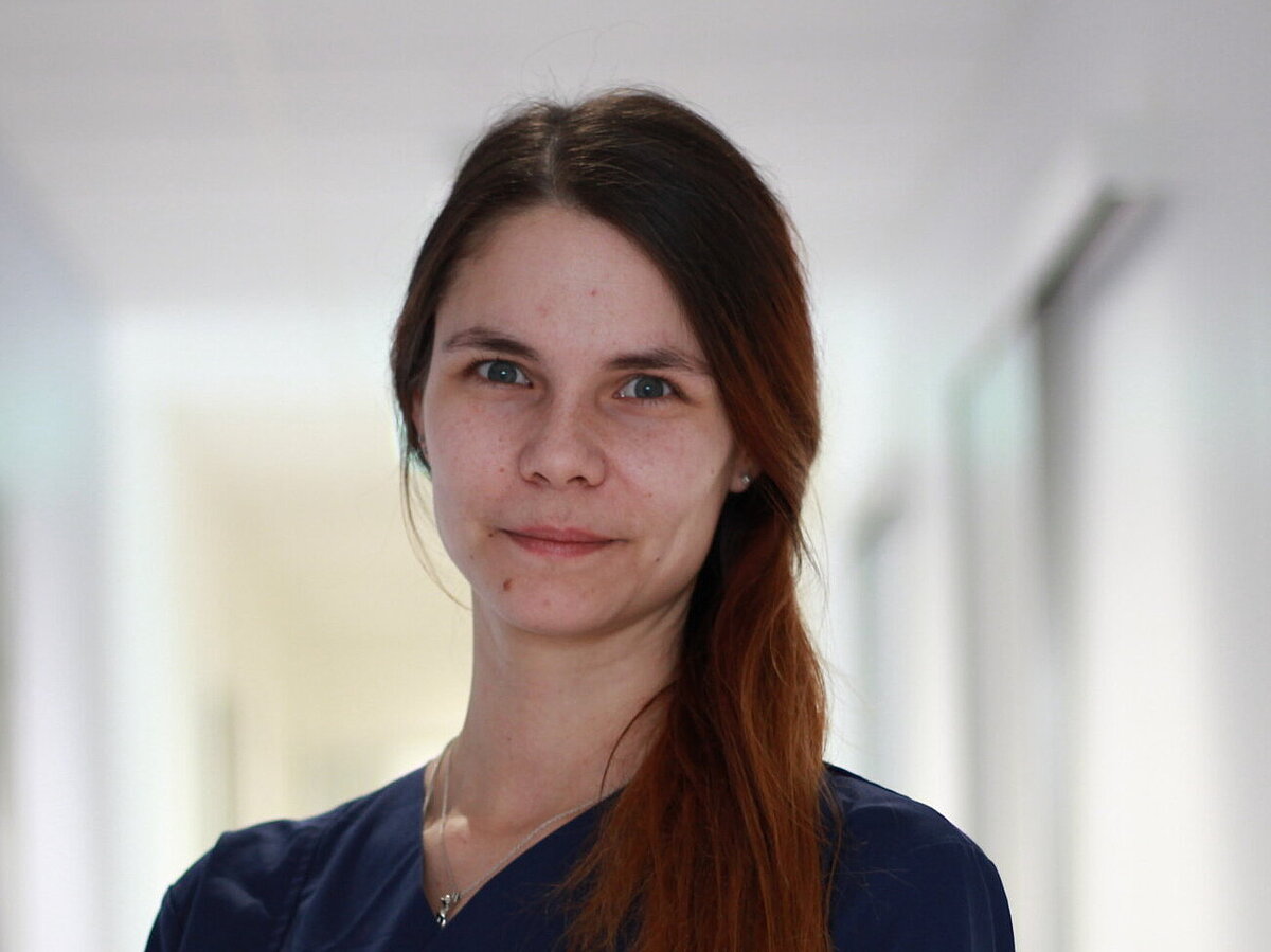 Das Bild zeigt Daniela Niggl, eine Tiermedizinische Fachangestellte, die im Cat friendly Team arbeitet.