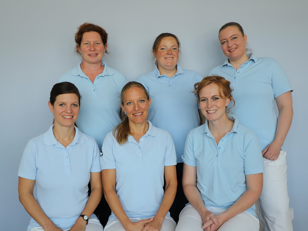 o.l. Dr. Ann-Kristin Morys, o.m. Julia Strehle, o.r. Simone Stadermann, u.l. Angela Wahle, u.m. Eva Liddy, u.r. Katharina von Netzer