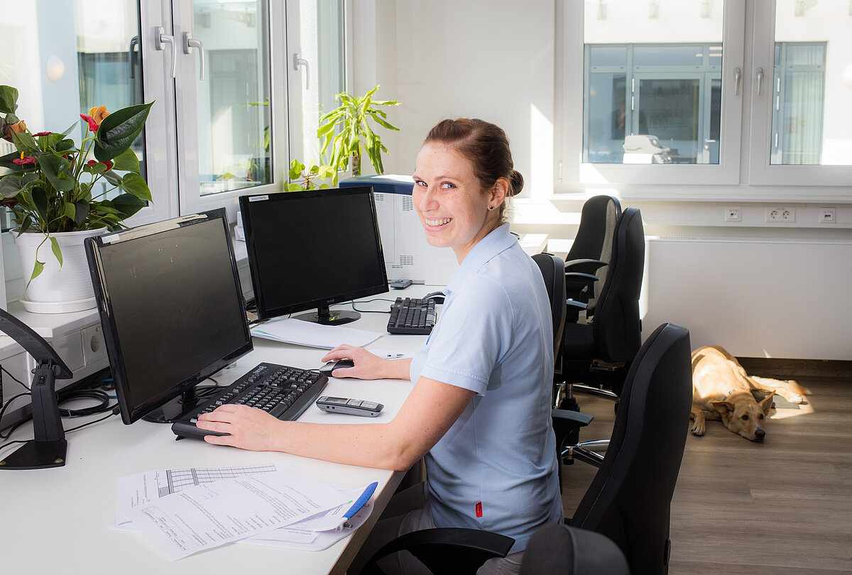 Blick ins Assistentenbüro