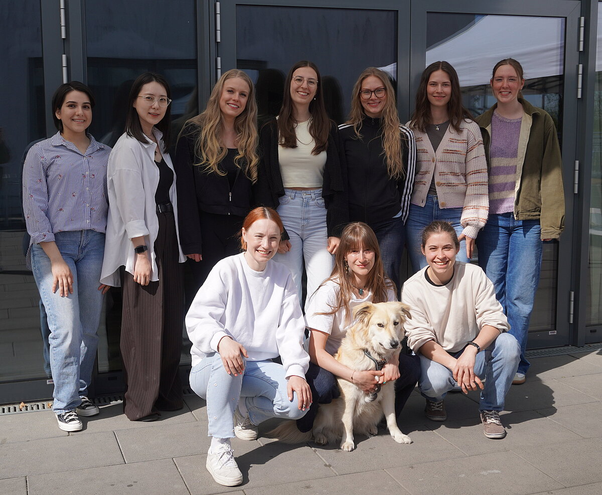 Dieses Bild zeigt eine Gruppe Studierender, die bei uns als Famulanten arbeiten.