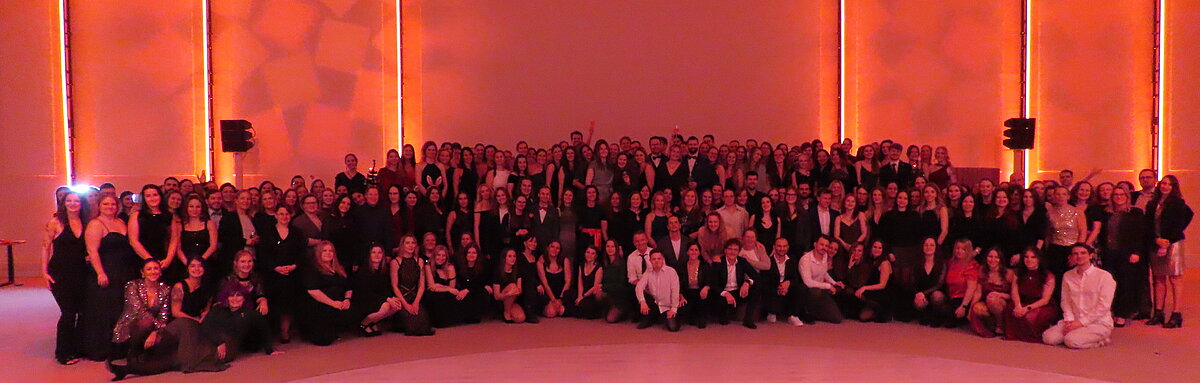 Etwa zwei Drittel unseres Teams bei der Weihnachtsfeier 2025
