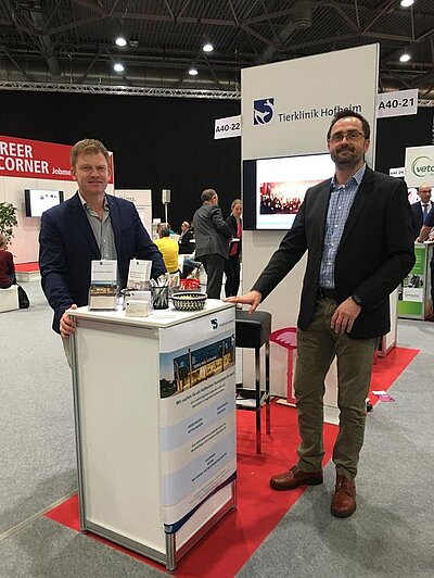 Dr. Thilo von Klopmann und Dr. Stefan Rupp am Infostand