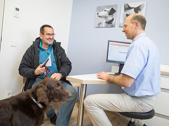Dr. Martin Kessler in der onkologischen Sprechstunde